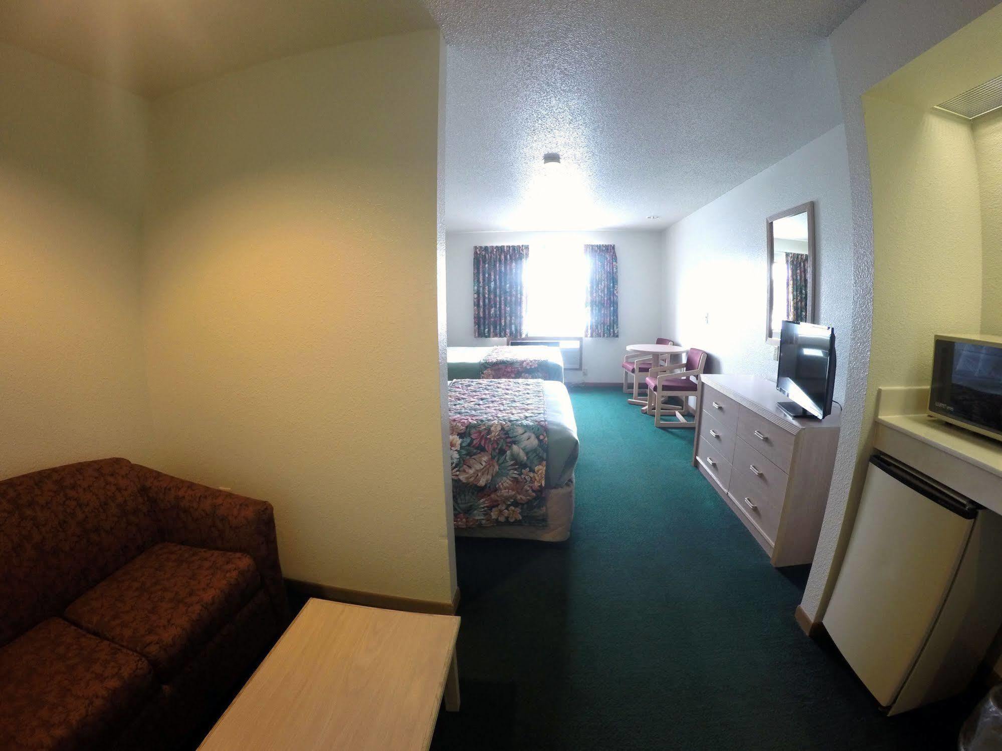 Wingate By Wyndham Wisconsin Dells Waterpark Hotel Lake Delton Exterior photo