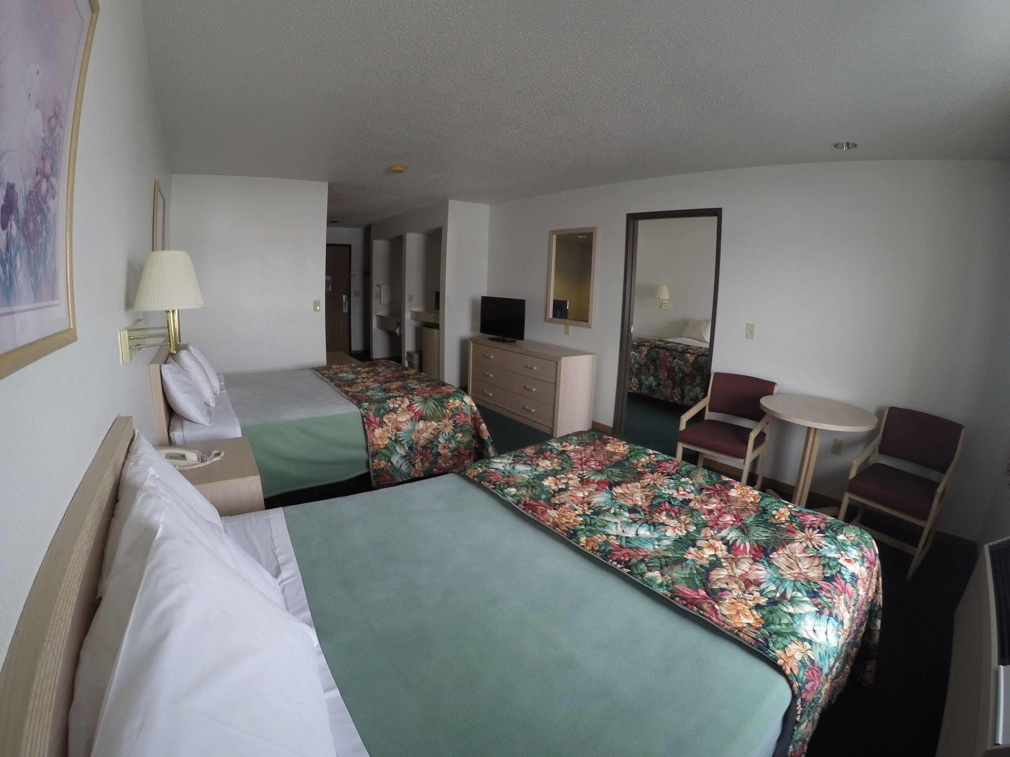 Wingate By Wyndham Wisconsin Dells Waterpark Hotel Lake Delton Exterior photo