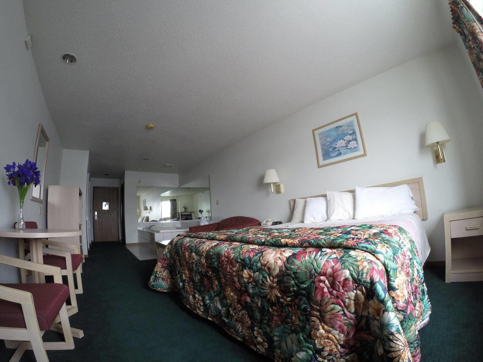 Wingate By Wyndham Wisconsin Dells Waterpark Hotel Lake Delton Exterior photo